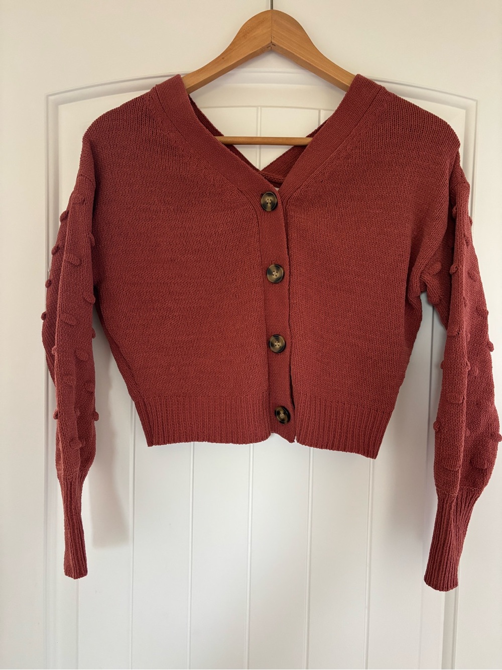 Moon & Madison Cropped Button-Front V-Neck Cardigan Sweater | Size M